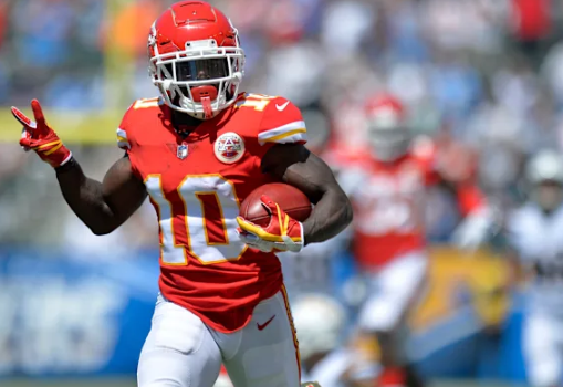 Former 5-Time All-Pro Player Buys $3 Million Property in Kansas city After Selling Home and Business in Miami – Fans Speculate He Has Reached Deal with Chiefs