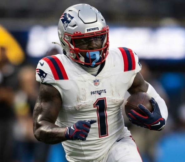 According to Tom Pelissero, Deebo Samuel is reportedly willing to take a 50 percent pay cut to join the New England Patriots