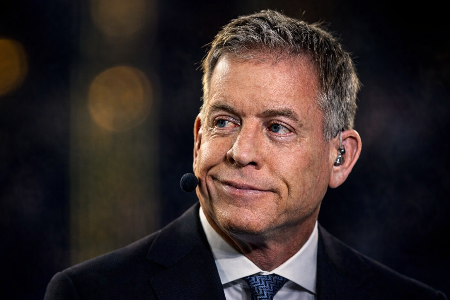 COWBOYS CALLED OUT BY THEIR OWN LEGEND? Troy Aikman SPARKS CONTROVERSY After SUBTLE SHOT at Dallas Following New Role with Dolphins – One Statement Fans Can’t Ignore